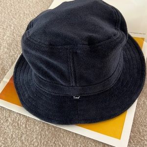 Aritzia terry bucket hat size xs/s new